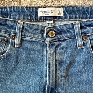 Abercrombie & Fitch Light Blue Denim Jeans 90s Relaxed. Wide Jean. 29 Short